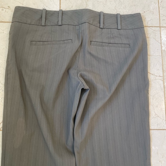 The Limited Crew Fit Pants, Gray Pinstripes, Zip Hooks Belt-loops, Pockets, Sz 2 - Picture 9 of 12